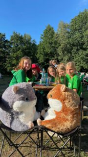 Endlich ist es soweit, die Anmeldungen für das ZELTLAGER 2023 sind da! 🎉
Dieses Jahr findet das Zeltlager auf dem Zeltplatz in Almke (Niedersachsen) statt.🏕️
Noch Fragen? Dann schreibt uns gleich eine Nachricht!
Alles klar? Dann ab zur Anmeldung unter
www.kolpingjugend-steinheim.de 
#kisth #zeltlager2023