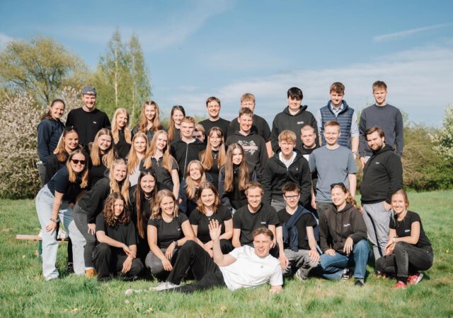 Osterlagerfeuer 2025
Herzlichen Dank an alle, die vorbeigeschaut haben!
Trotz der Regenschauer durften wir einen stimmungsvollen und schönen Abend mit euch verbringen. ✨
Wir freuen uns schon jetzt auf das nächste Jahr und hoffen, euch dann wieder begrüßen zu dürfen.🧡 
📸 @frediflakefotografie 
#osterfeuer #steinheimwestfalen #kolping